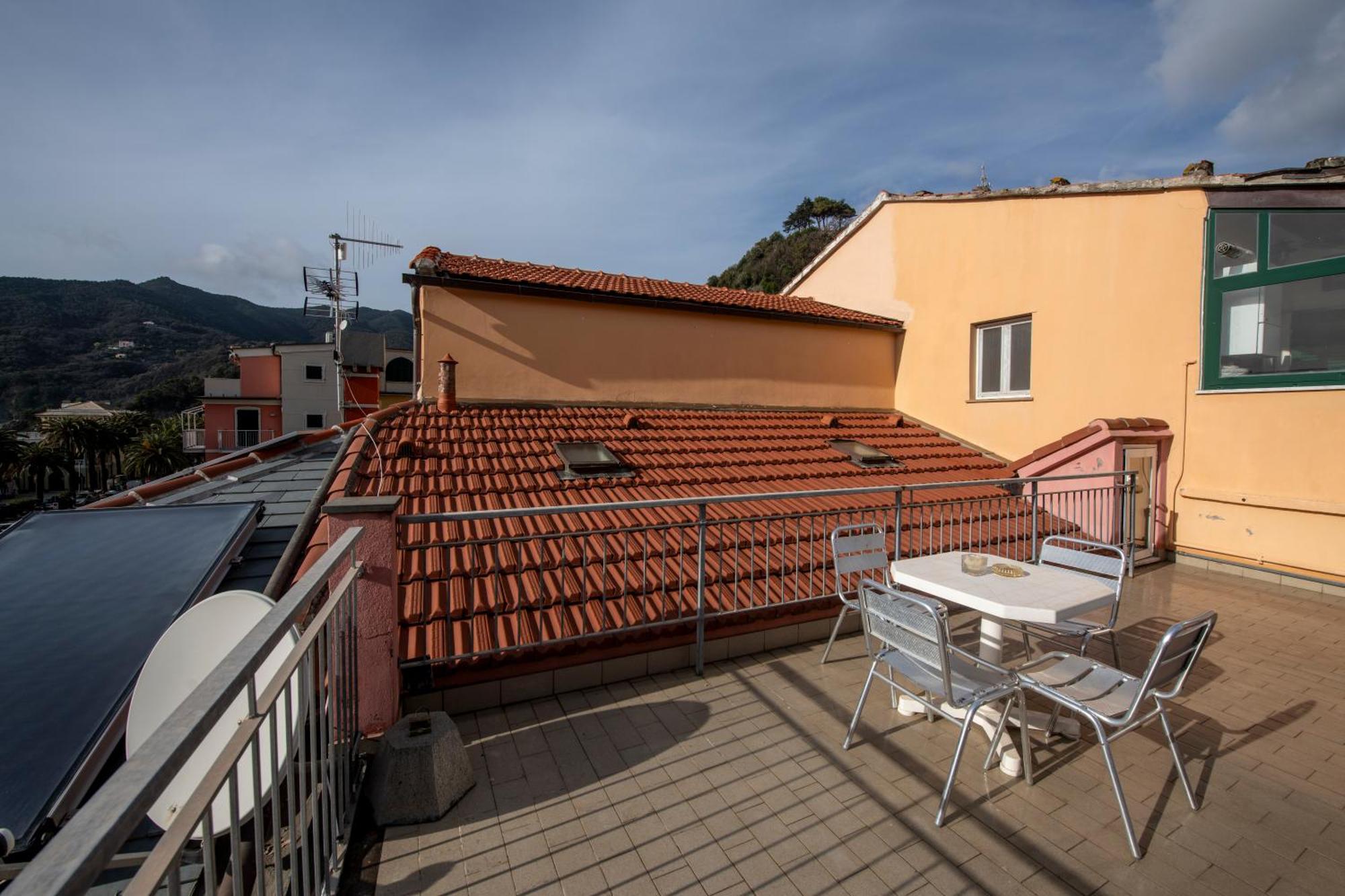 188B - Casa Di Nina Moneglia Con Terrazza - 2Min Dal Mare Apartment Bagian luar foto